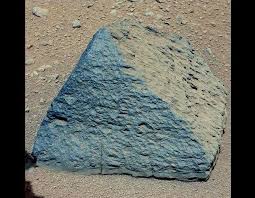 encuentran piramide en marte, extraña piramide en marte, piramide en marte