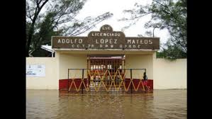 botella plastico inundo escuela, botella culpable de inundacion, botella inunda escuela